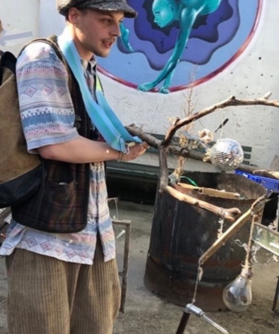 Eddy Eder working with found materials