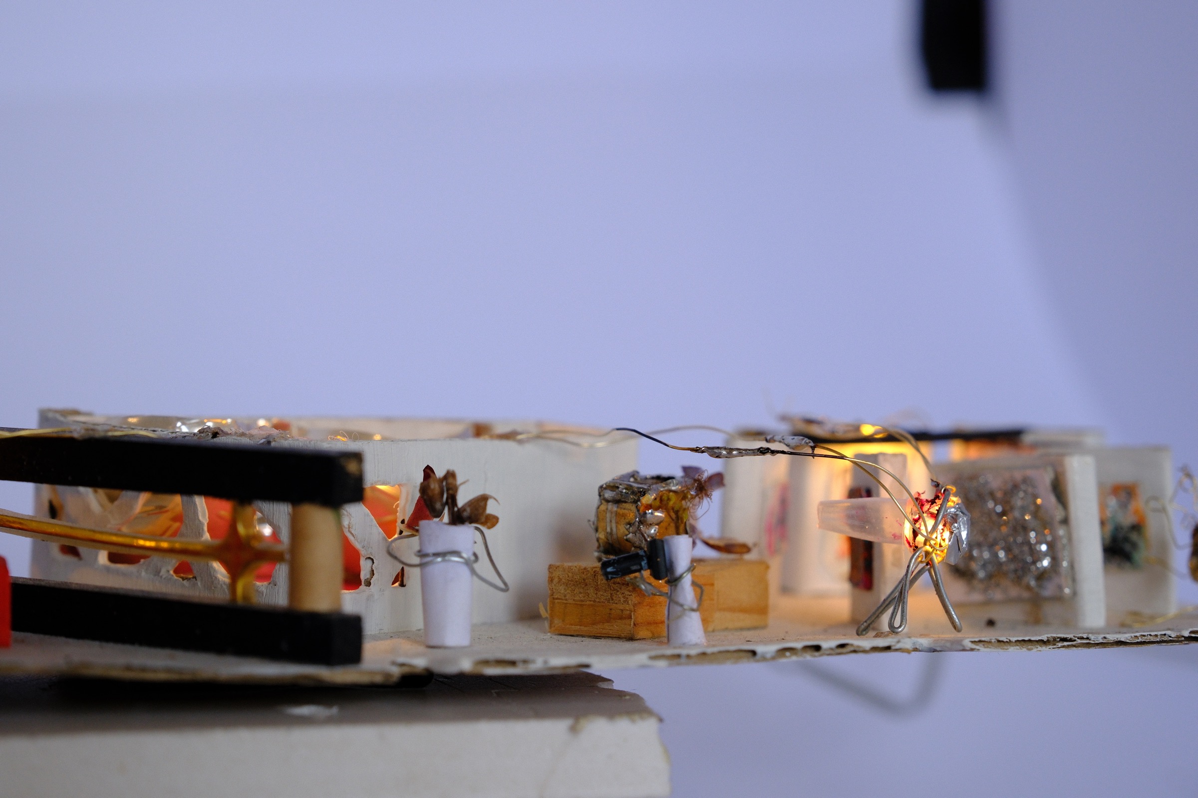 Transformed cigarette figure photographing the exhibition