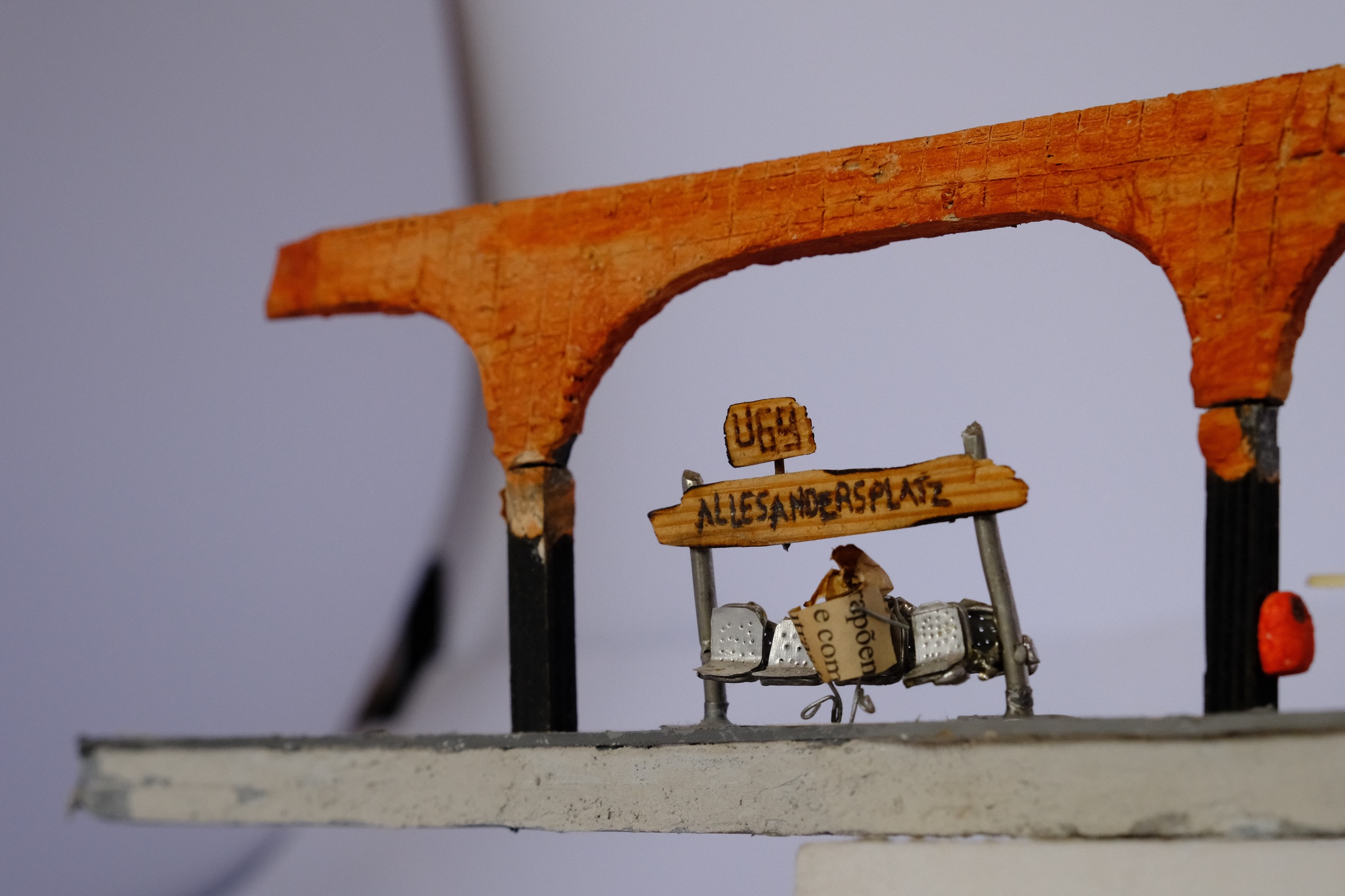 Cigarette figure reading beneath the ALLESANDERSSTADT station sign