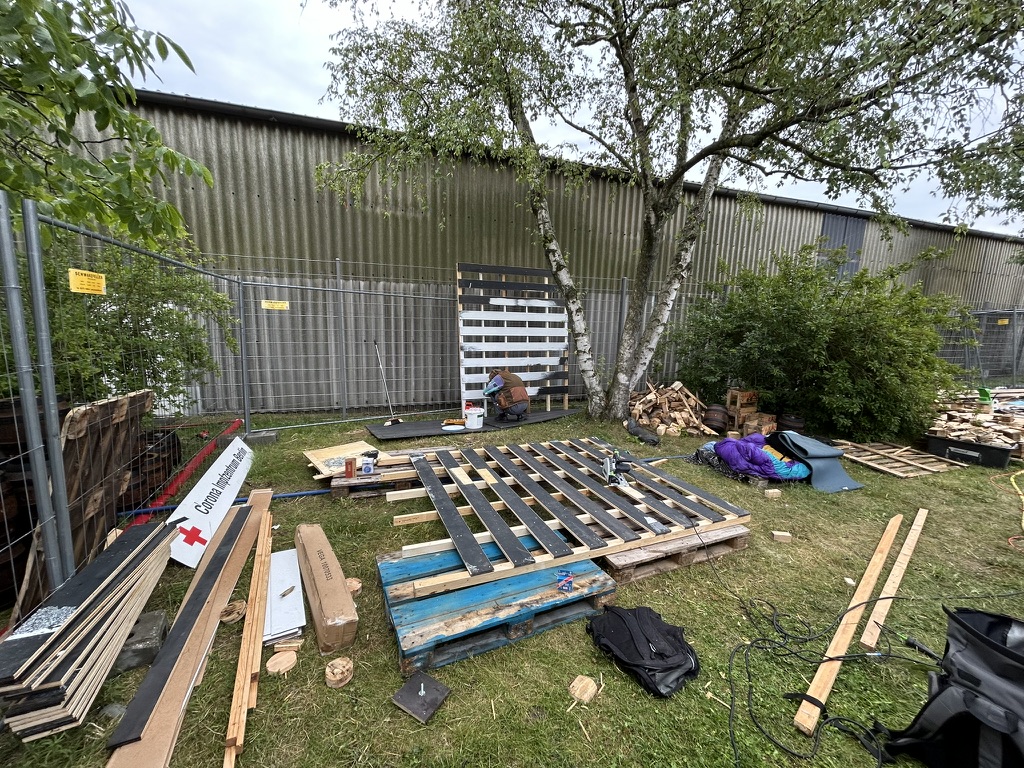 Painting the WaMüLage wood white