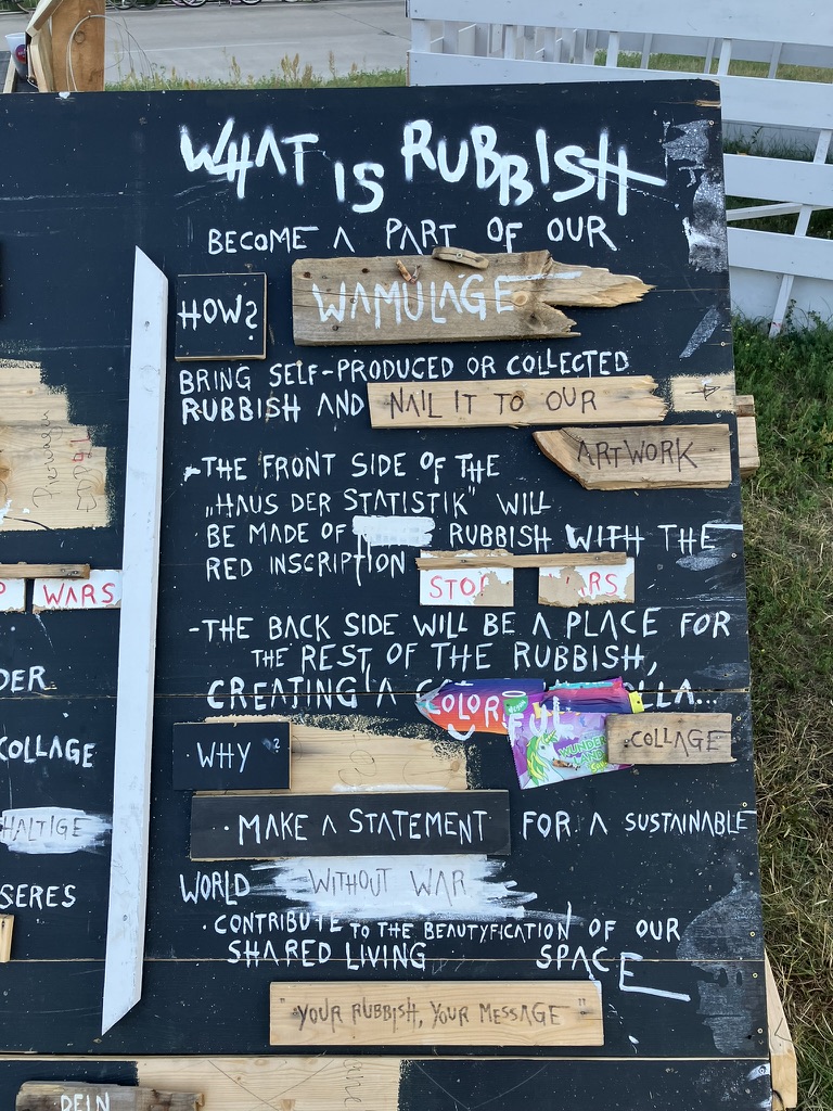 Instruction sign explaining the participatory task for WaMüLage